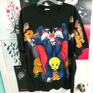 Rare vintage looney tunes halloween Tee